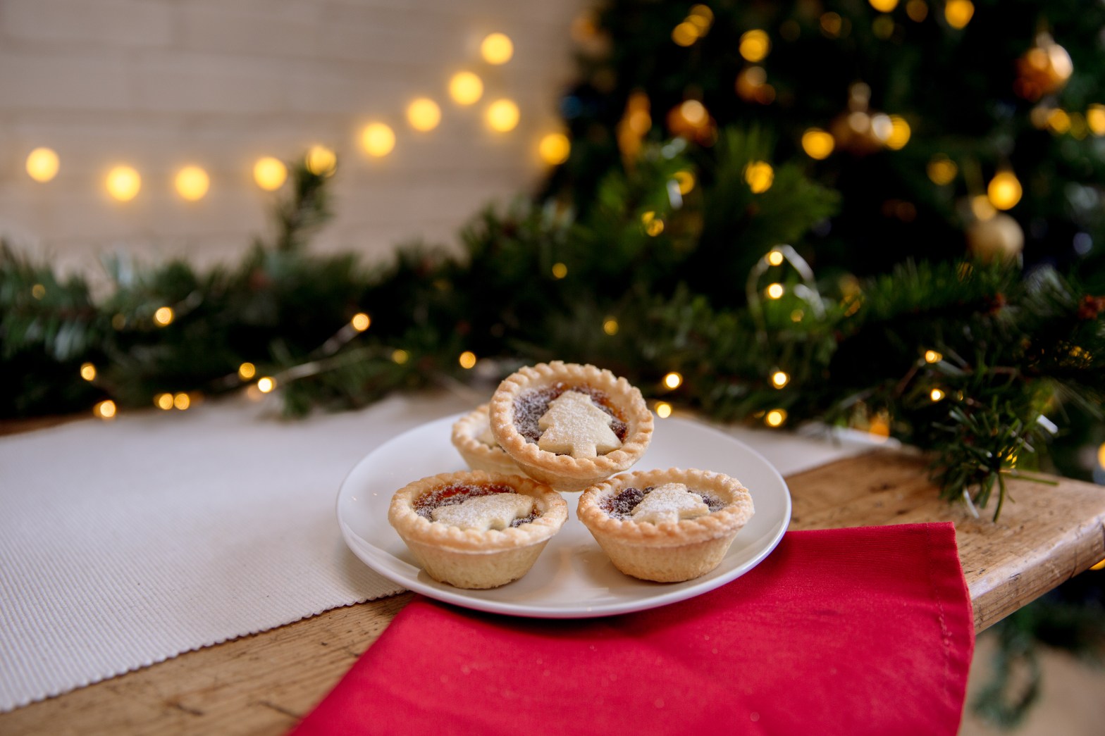 Flying under the influence, 36% of Brits are doing it wrong: Our Guide to the perfect Christmas Eve Plate For Santa